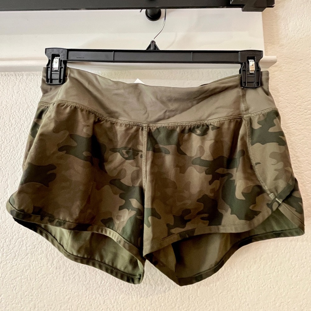 Lululemon army green camouflage shorts- size 6